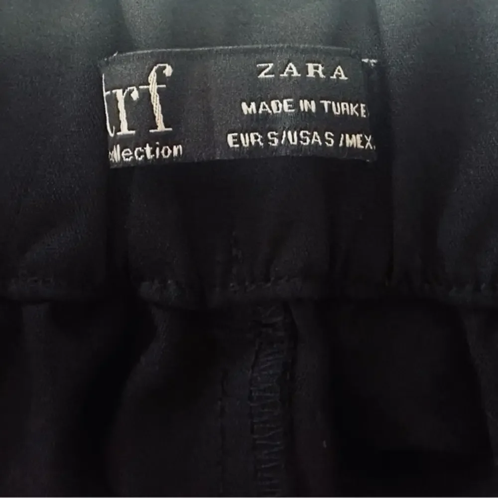 Zara details elastic